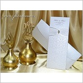 Vysouvací svatební oznámení zlatavě perleťového odstínu s korálkem na kapse vzor 0937