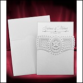 Stříbřitě perleťové svatební oznámení s laserově vypalovanou krajkou s kytičkou uprostřed vzor 3702